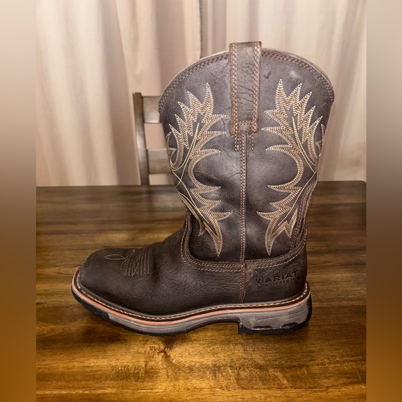 Ariat Workhog H2O Waterproof
Square Toe Work Boot Size 7D - Picture 2 of 8